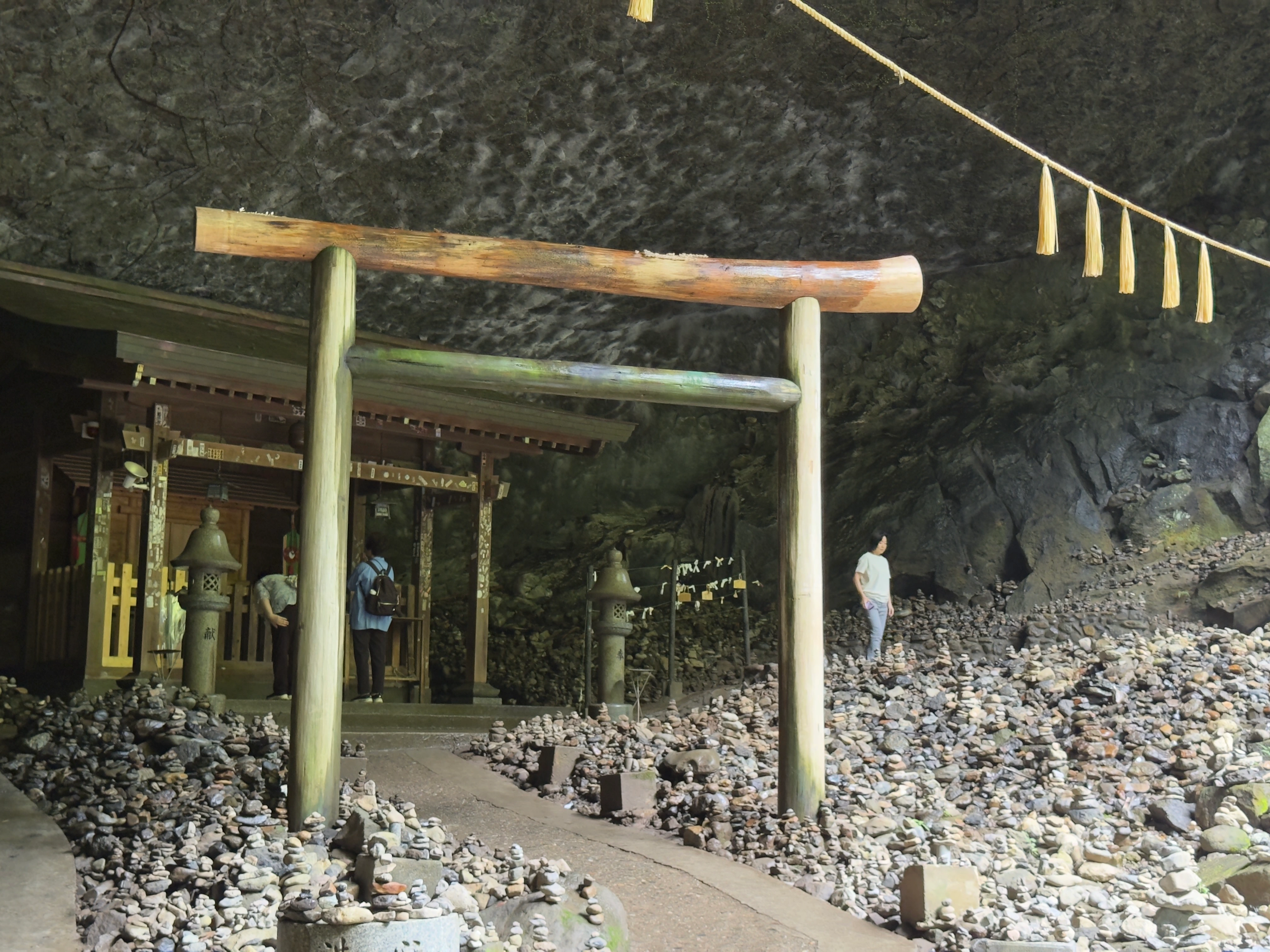 Amanoiwato Jinja Shinto Shrine, Takachiho, Kyushu Amanoiwato Jinja Shinto Shrine, Takachiho, Kyushu