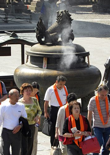 Nagano, Zenko-Ji temple, pilgrims at Incense burner, front of temple