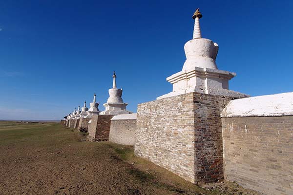 Pareti che circondano il monastero di Erdene Zu