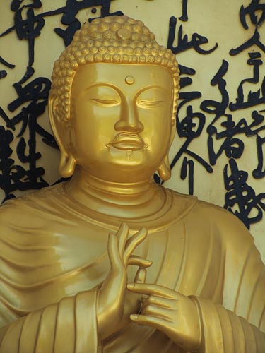 Estatua de Buda en la Pagoda de la Paz, Pokhara