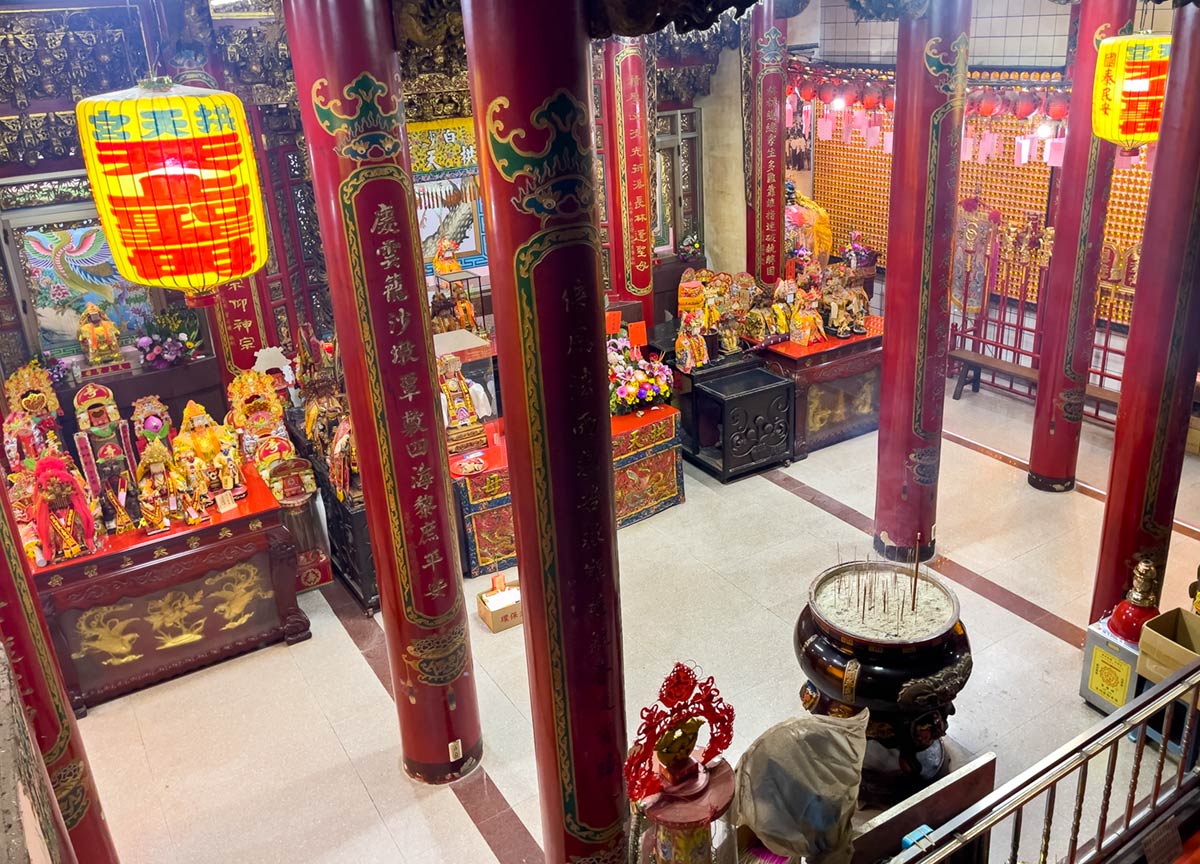Gongtian Temple, Baishatun (interior of temple)