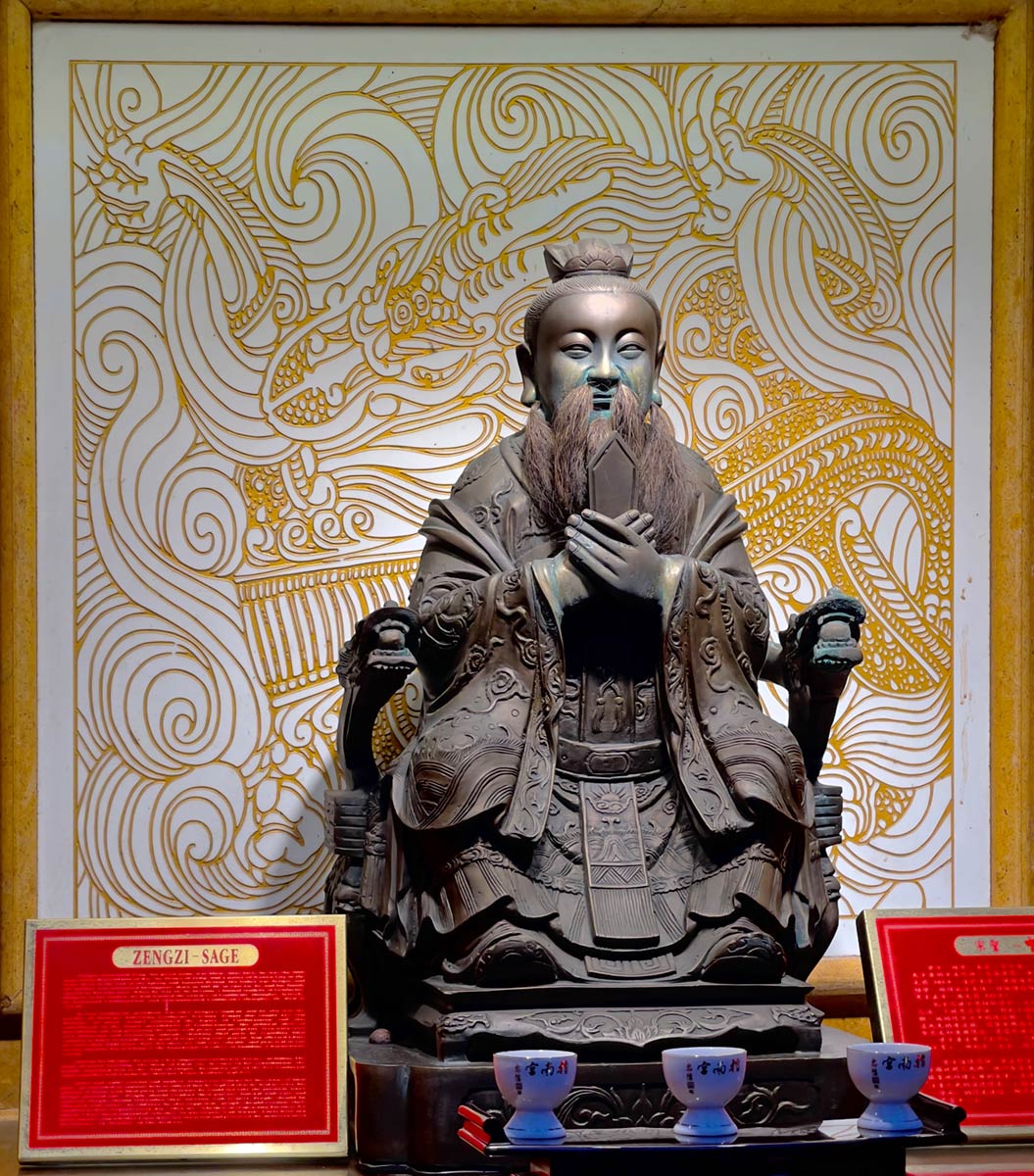 Tempio Zhinan, Taipei (statua del saggio al tempio)