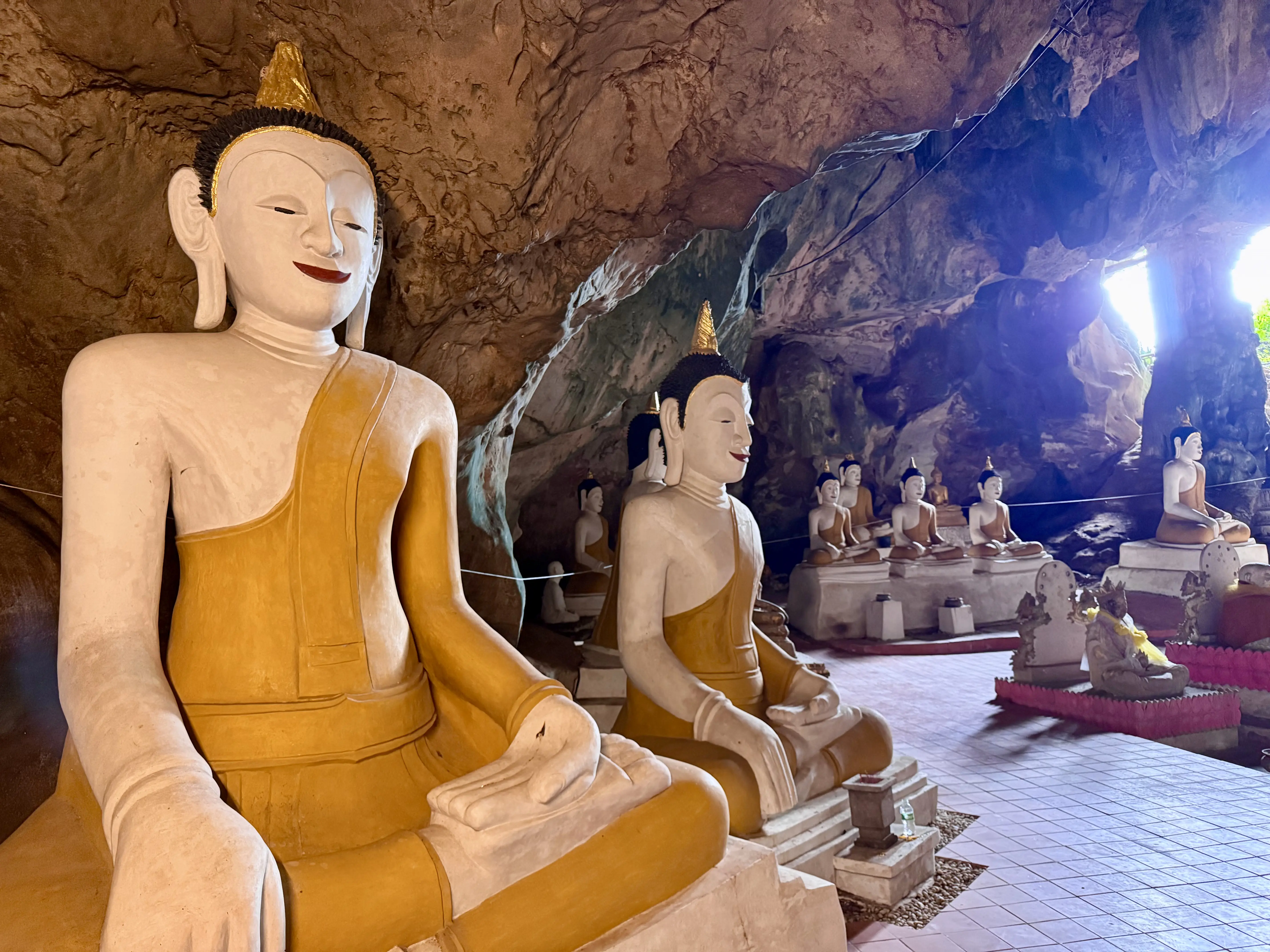Wat Khuhapimuk cave temple, Yala