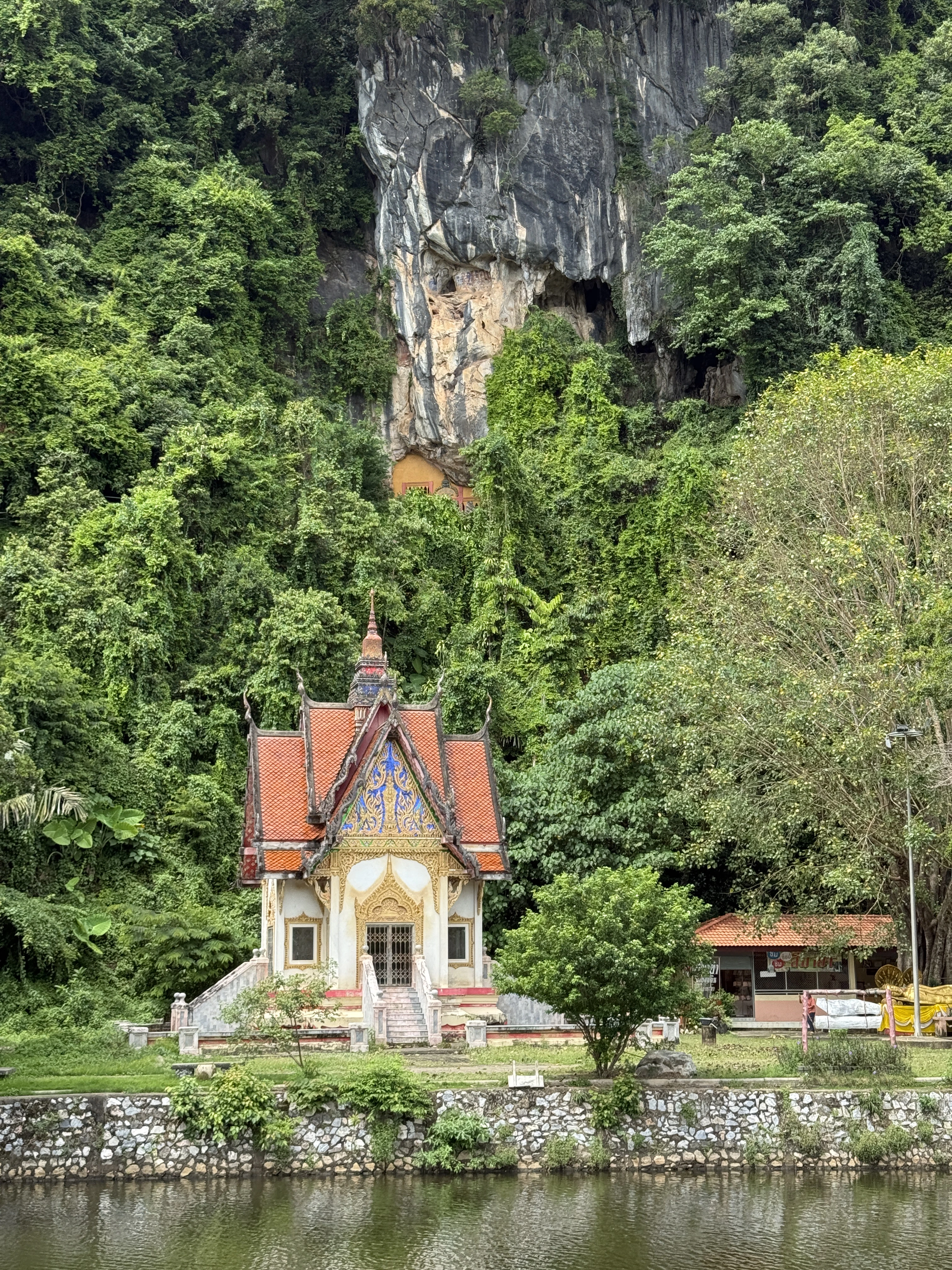 Wat Khuhapimuk cave temple, Yala Wat Khuhapimuk cave temple, Yala