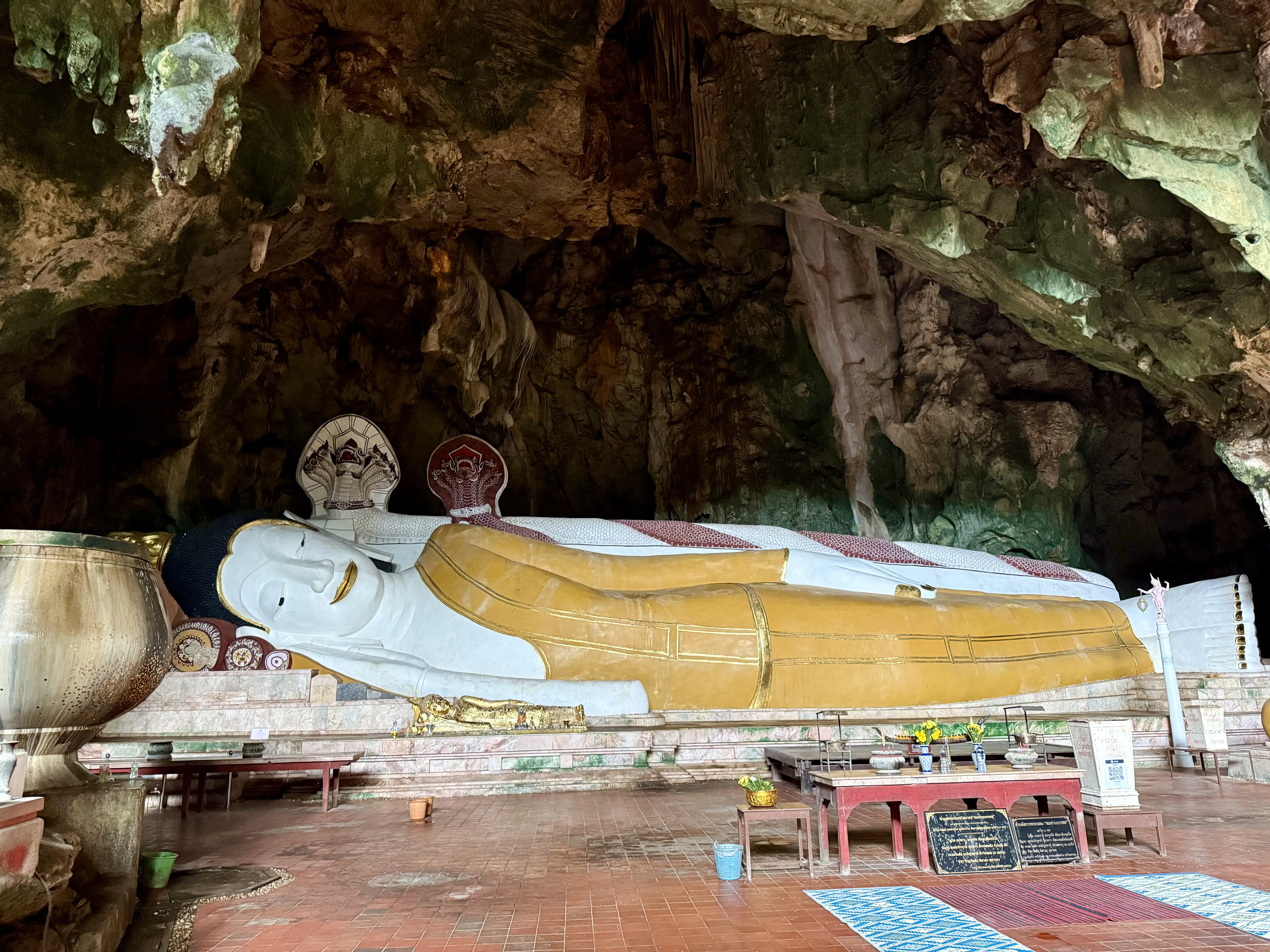 Wat Khuhapimuk cave temple, Yala Wat Khuhapimuk cave temple, Yala