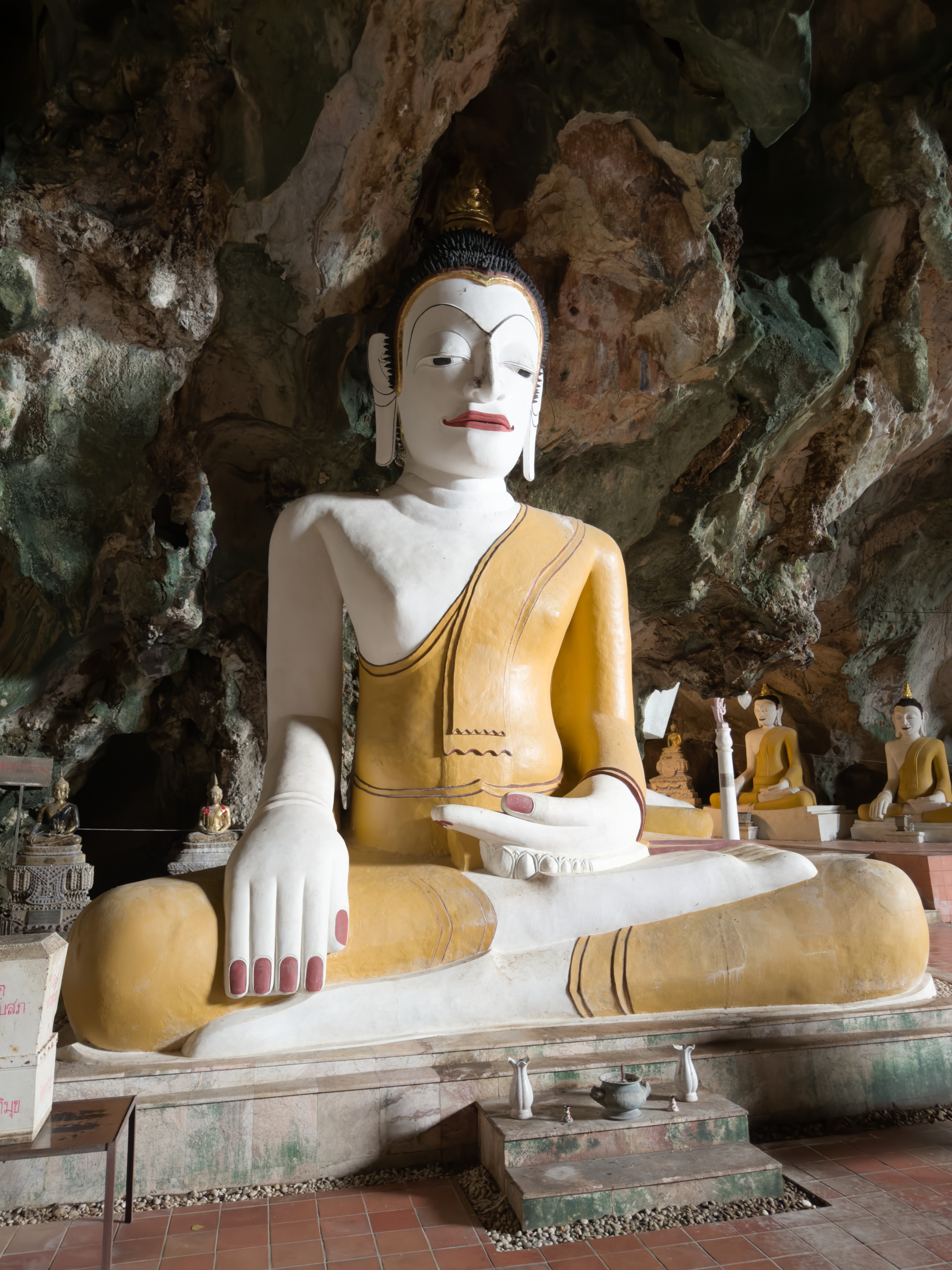 Wat Khuhapimuk cave temple, Yala