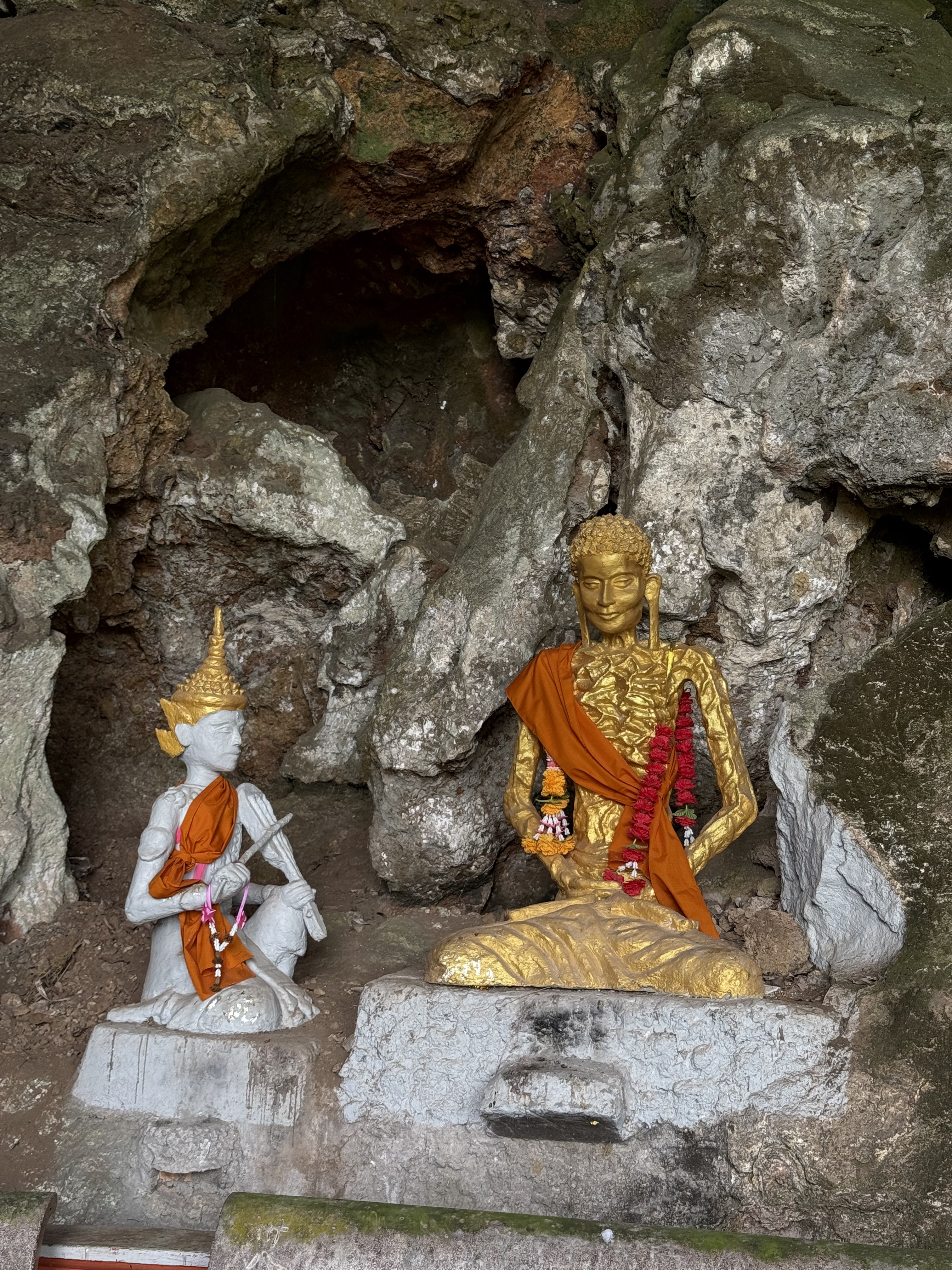 Wat Khuhapimuk Cave Temple, Yala
