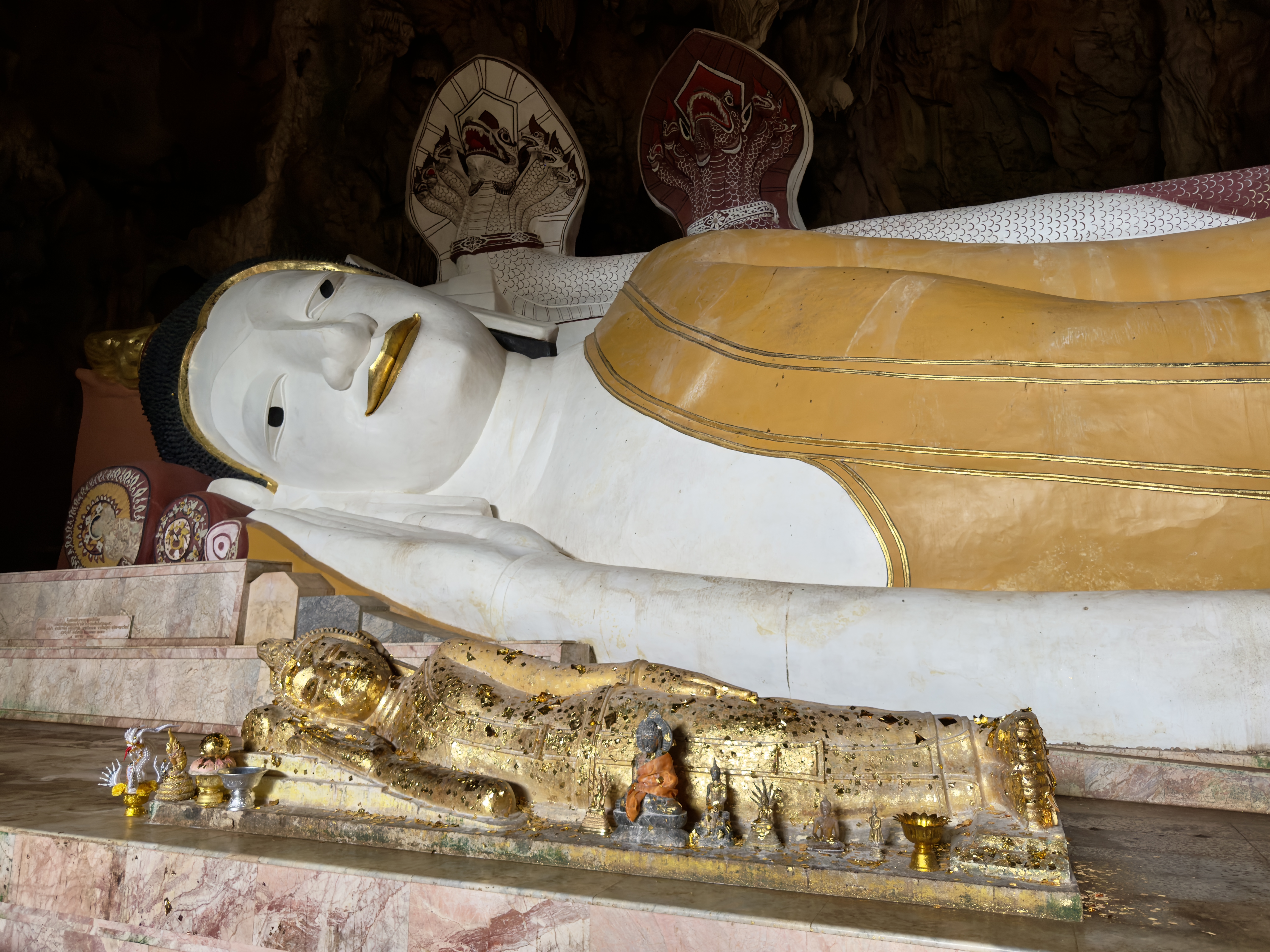 Wat Khuhapimuk Cave Temple, Yala