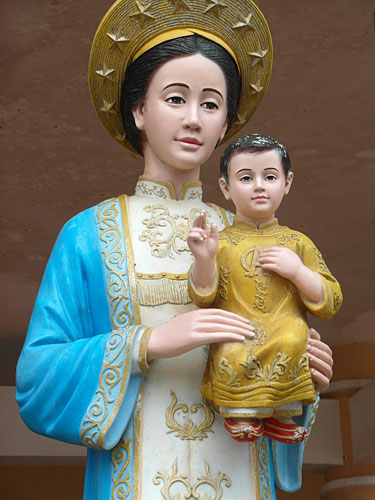 Staty av Mary, La Vang, Vietnam