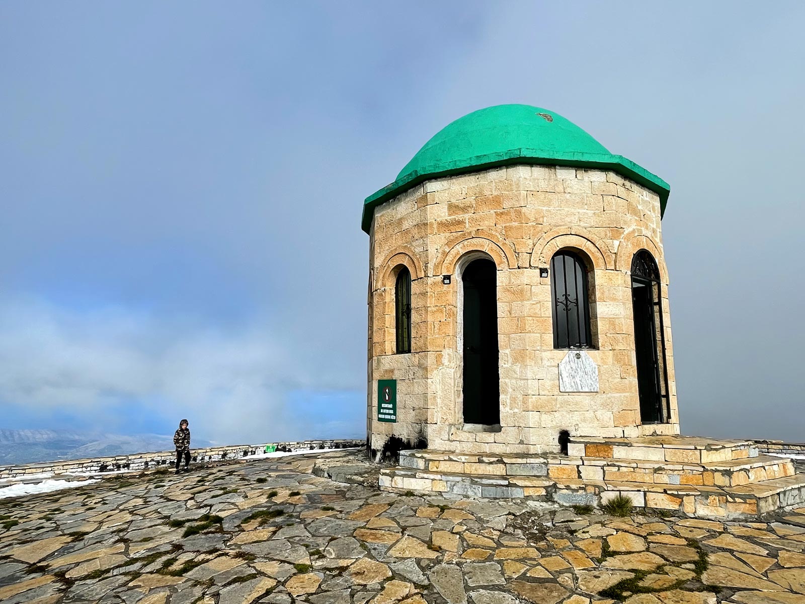 Mausoleo de Abaz Aliu, Monte Tomorr
