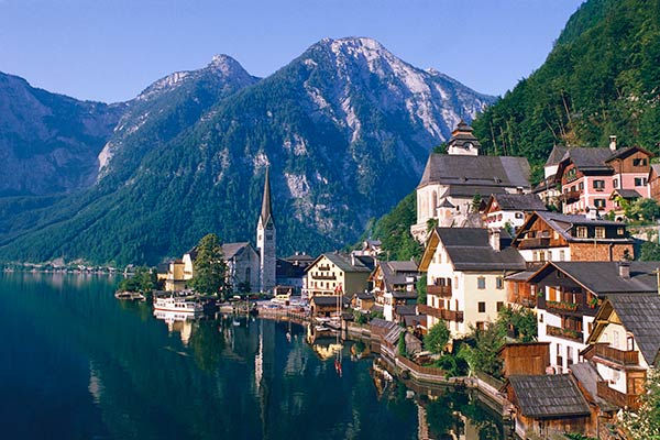 Hallstatt, Avusturya (Hac kilisesi sağ üstte beyaz bir binadır)