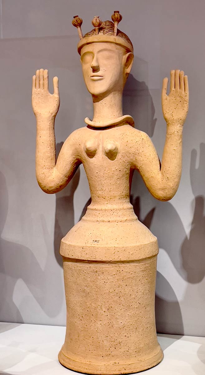 Het beeldhouwwerk van de papavergodin, het Archeologisch Museum van Heraklion