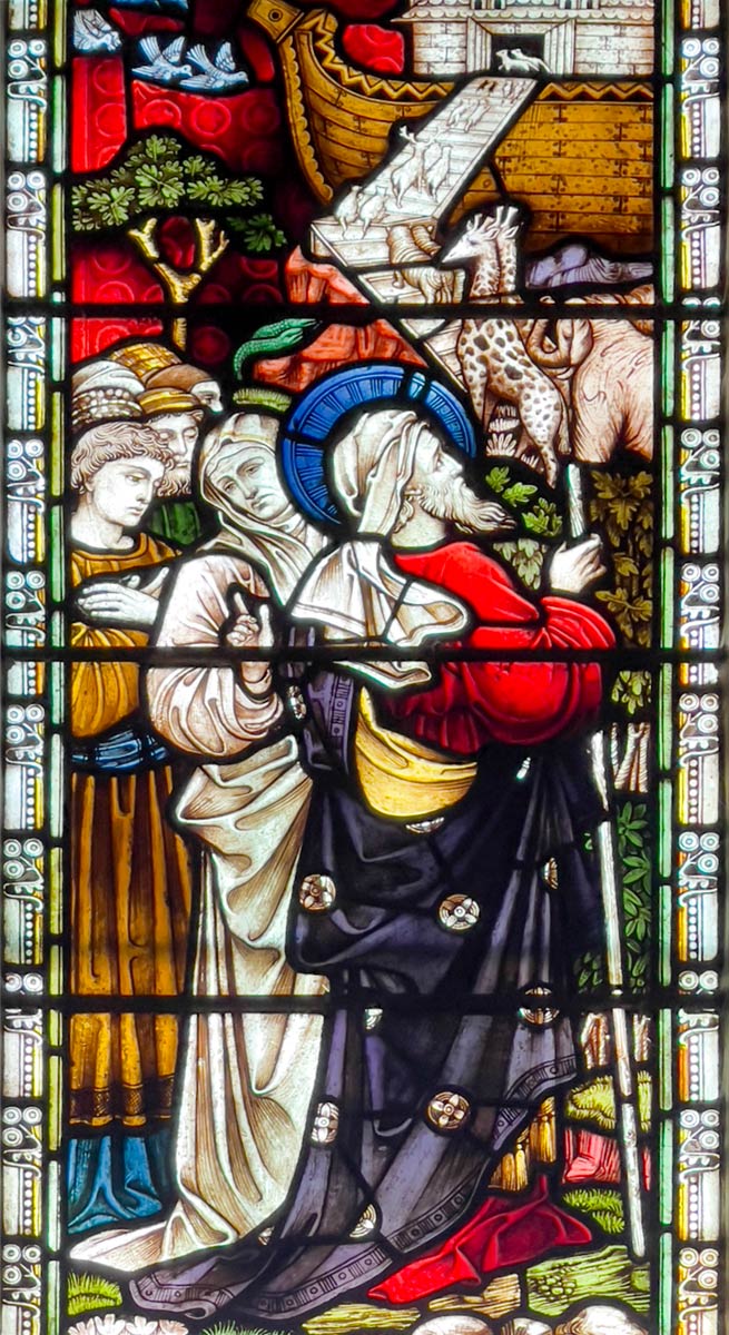 كاتدرائية ورسستر للمباركة مريم ، زجاج ملون يظهر أزواج من الحيوانات تدخل سفينة نوح