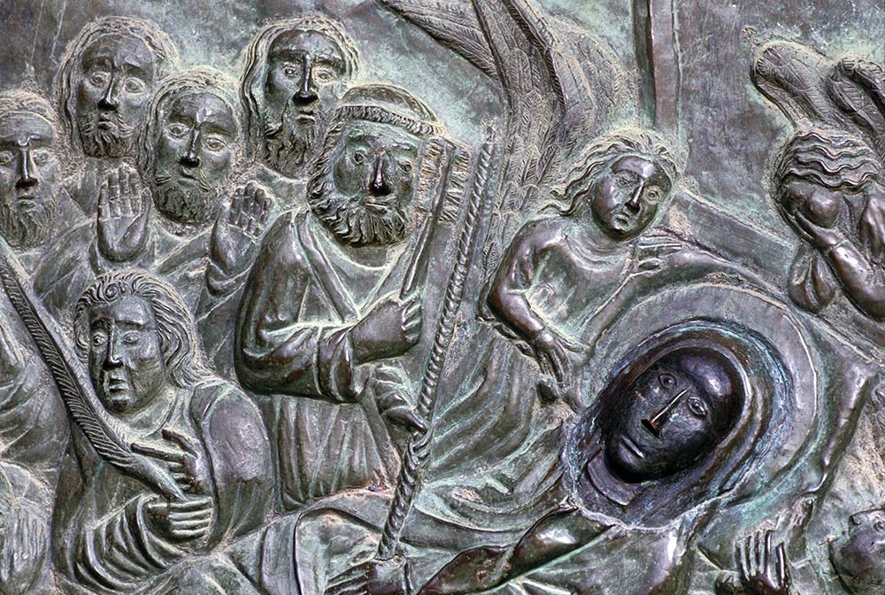 Cattedrale di Notre Dame, Chartres, porta con il volto lucido di Maria