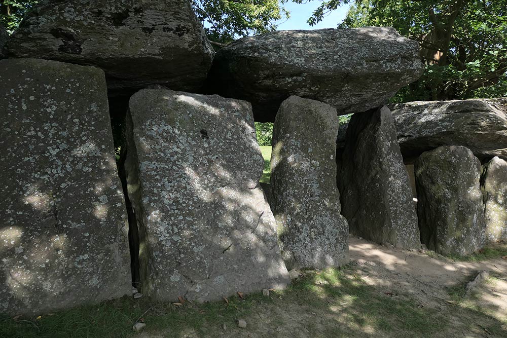 La Roche-aux-Fées، La Roche (dolmen)