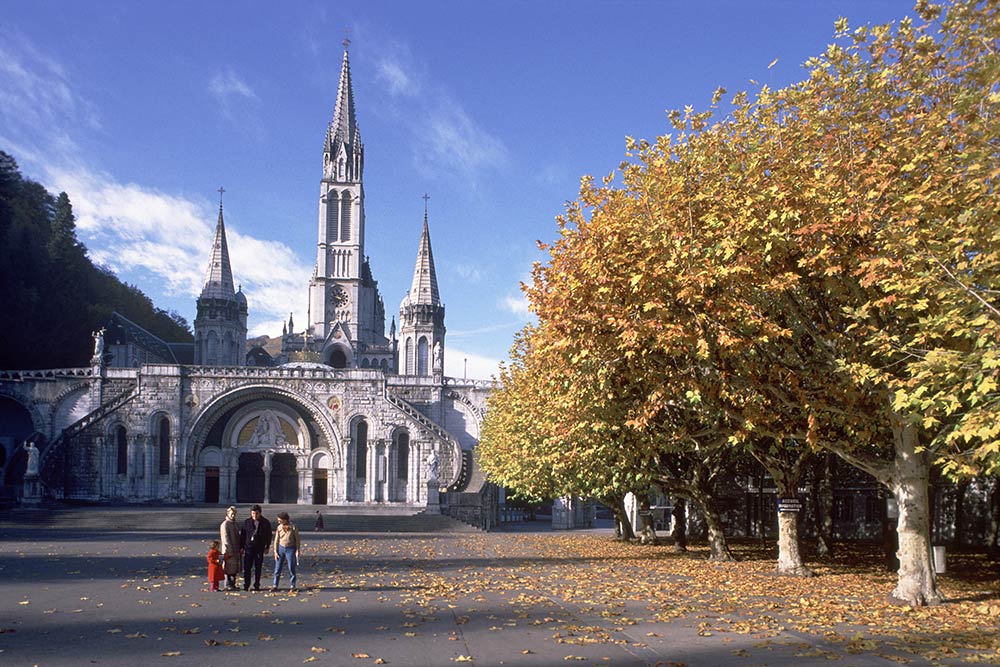 Lourdes, Lourdes-basilikan
