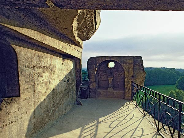 Neolithisch astronomisch observatorium bovenop de Externsteine-rotsen, Duitsland