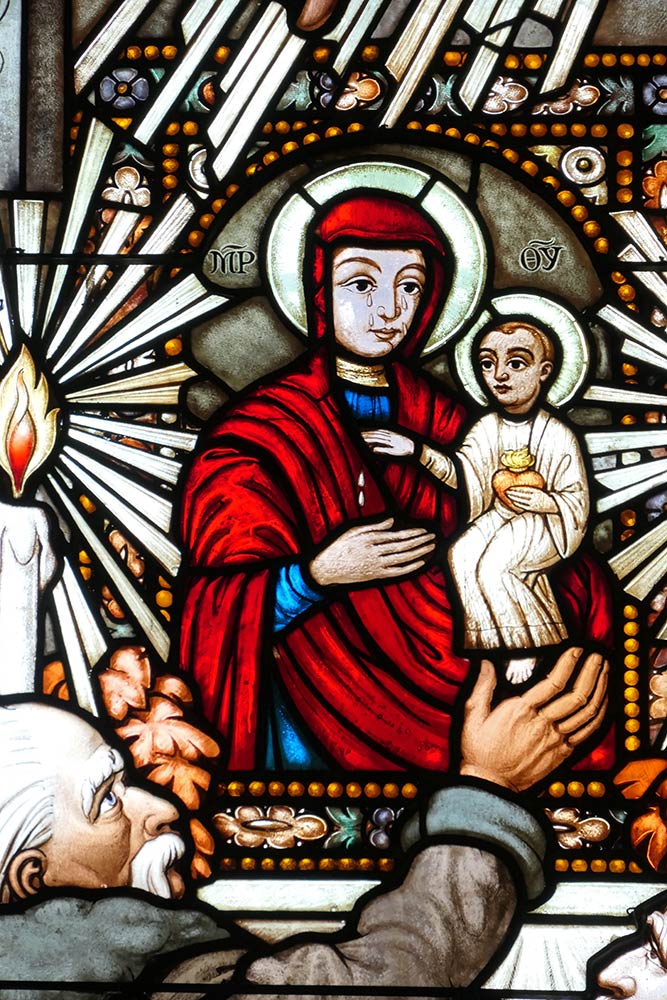 Mariapocs, Basilica of our Lady of Mariapocs, Stained glass of Mary holding baby Jesus