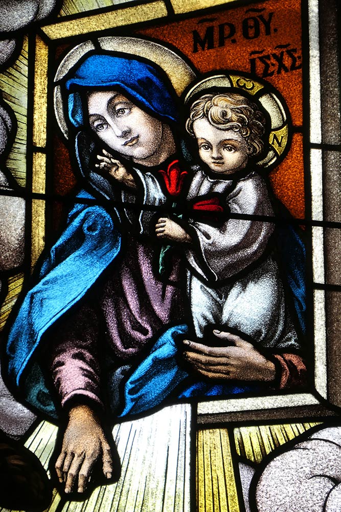 Mariapocs, Basilica of our Lady of Mariapocs, stained glass of Mary holding baby Jesus