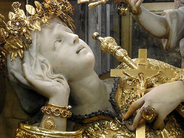 sicile palero santuario santa rosalia montepellegrino mary avec croix en or