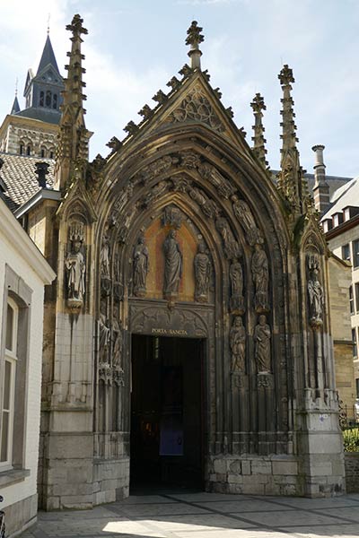 St. Servatius Bazilikası'na giriş