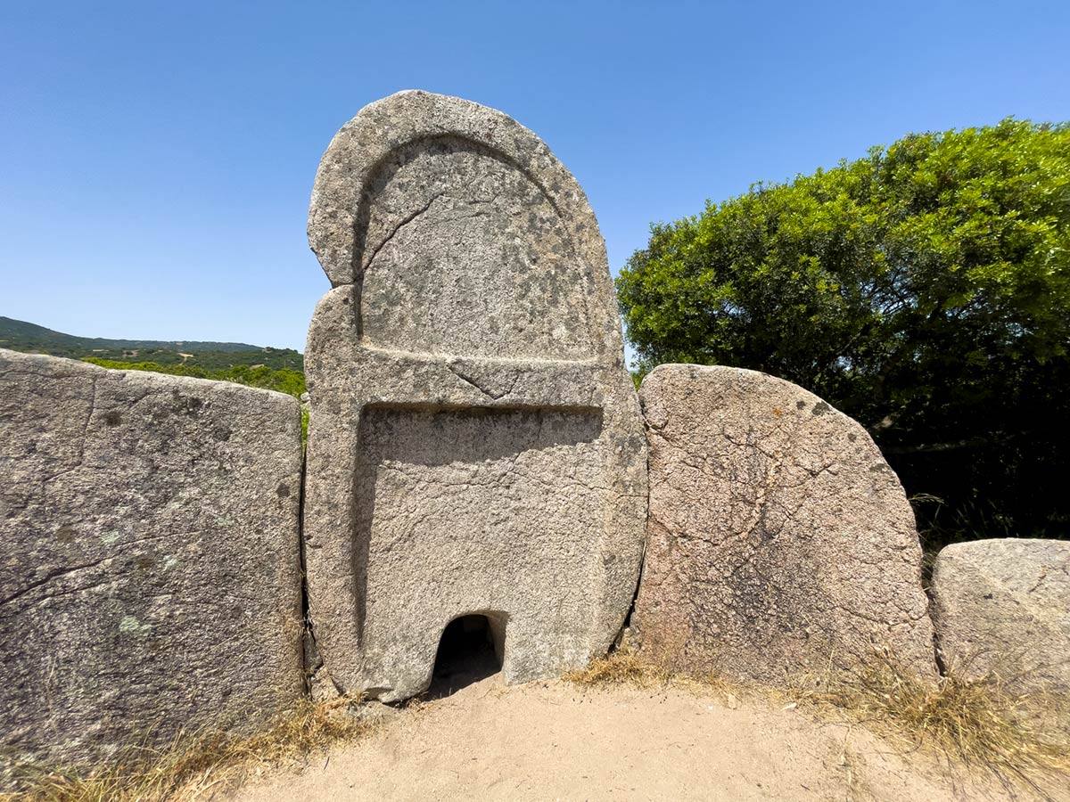 Tomba dei Gigante von S'Ena 'e Thomes