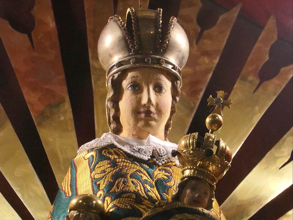 Marianka; Kostol narodenia Panny Marie, statue of Mary holding baby Jesus