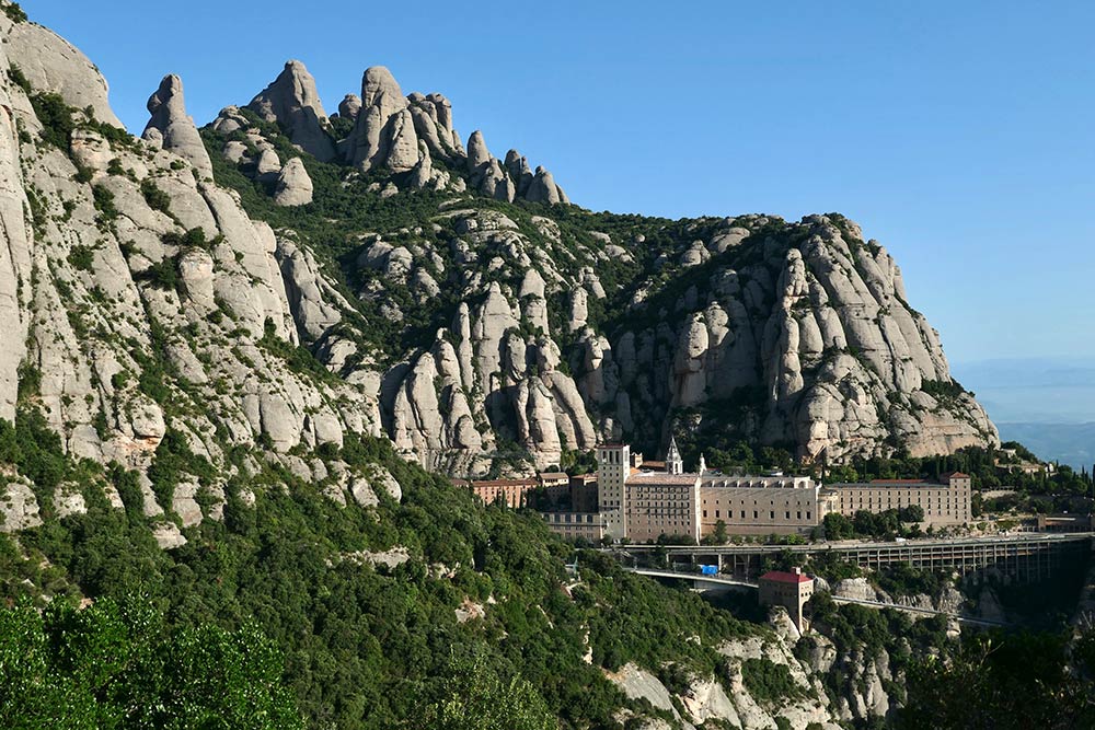Montserrat, Kara Madonna Bazilikası