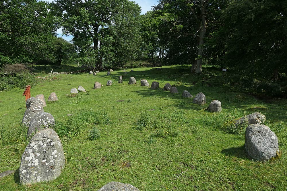 Amundtorp Gravfält stone ring