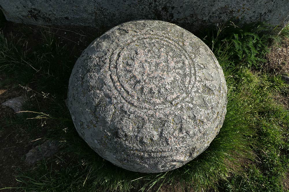 Carved stone on Inglinge hög megalithic mound