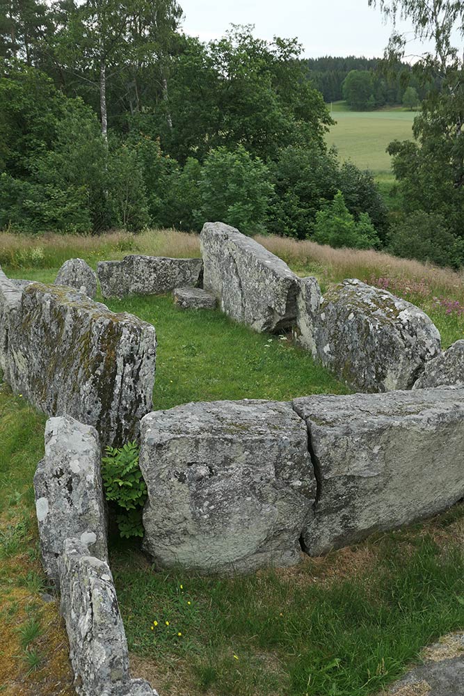 Jättakullen Hällkista megalitik dolmen