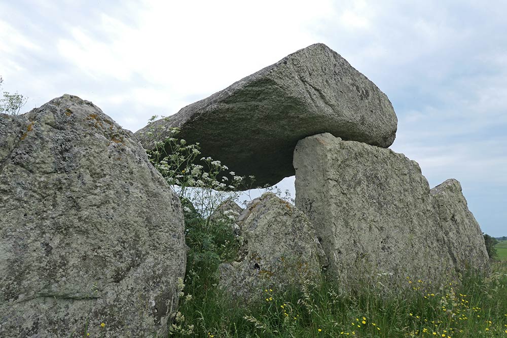 Luttra Ganggrift dolmen