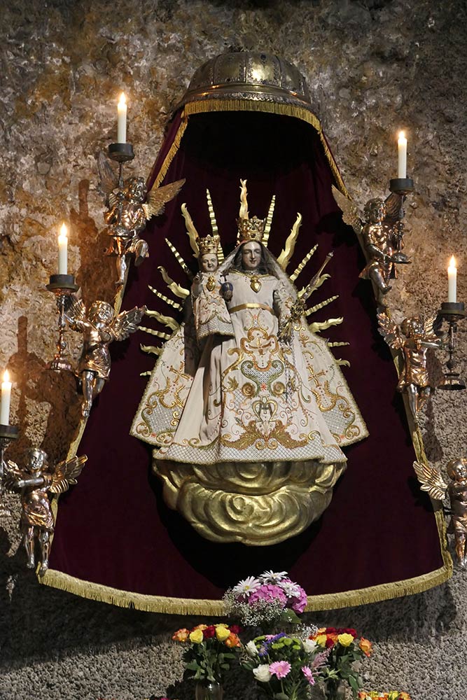 Mariastein Manastırı, bebek İsa tutan Meryem simgesi