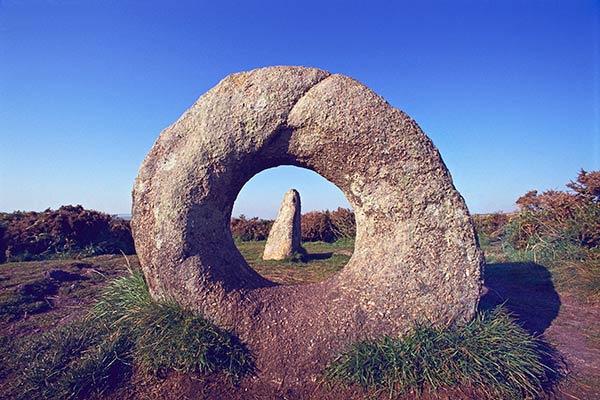 Men-an-Tol -liittymäkivi, Cornwall, Englanti