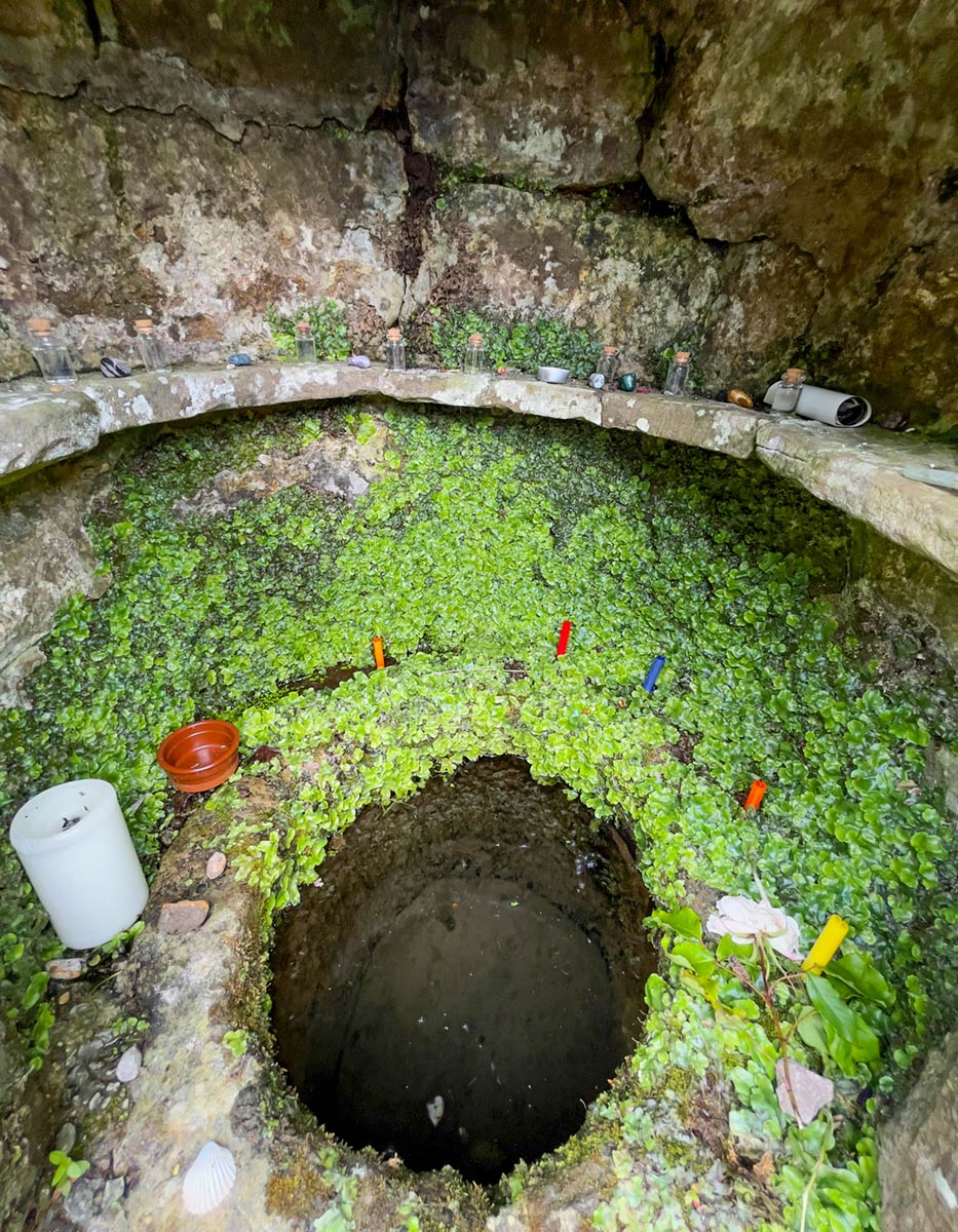 Trellechin hyveellinen kaivo (St Anne's Well)