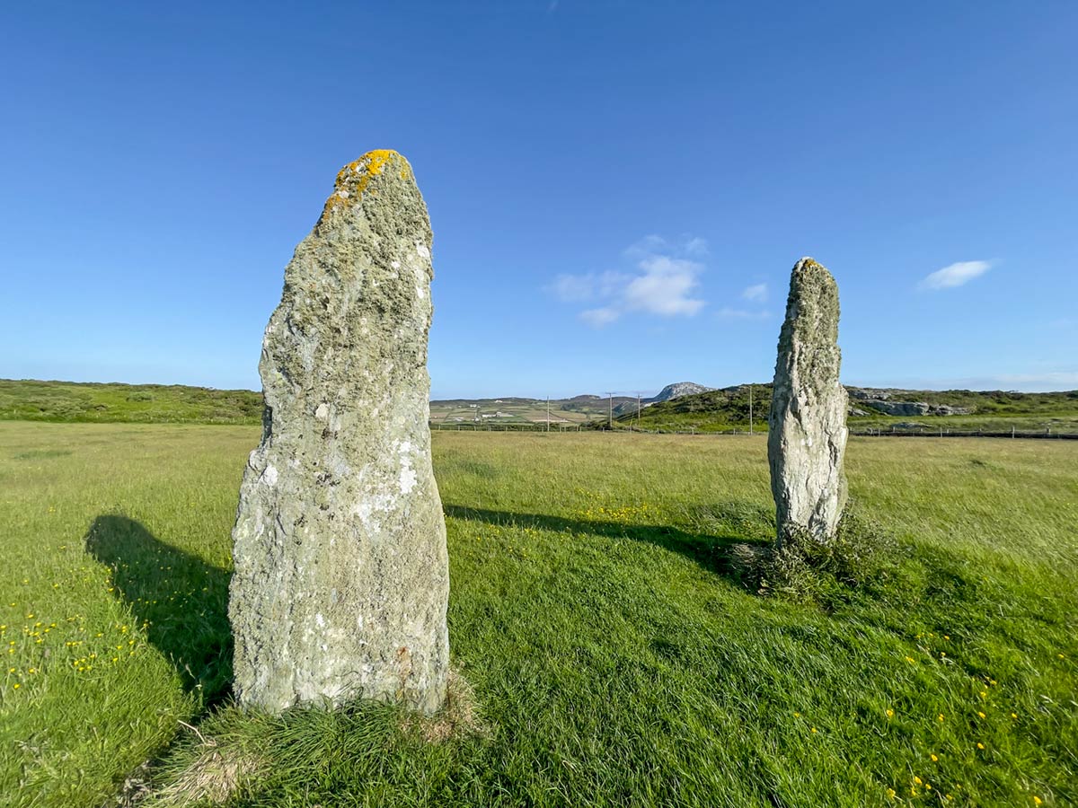 Penrhos Feilw seisovat kivet, Pyhä saari