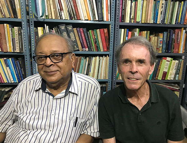 Martin con un caro amico e grande studioso dell'induismo Rana Singh, Varanasi, India, 2019