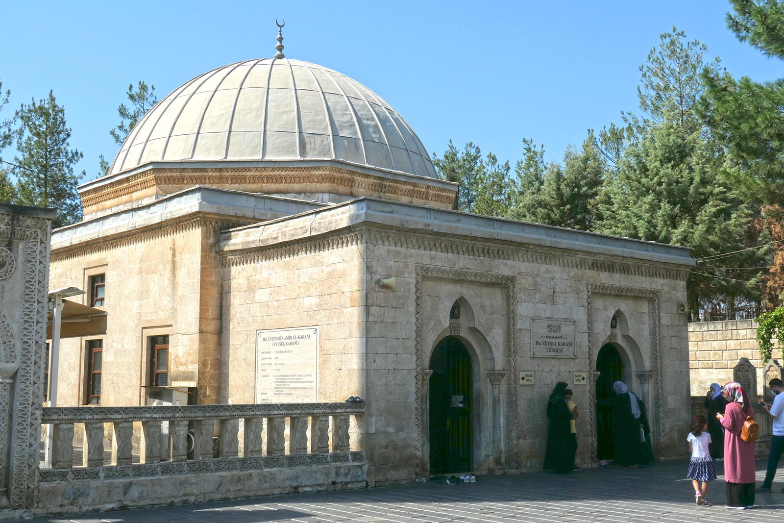 Santuario de Veysel Karani, Ziyarat